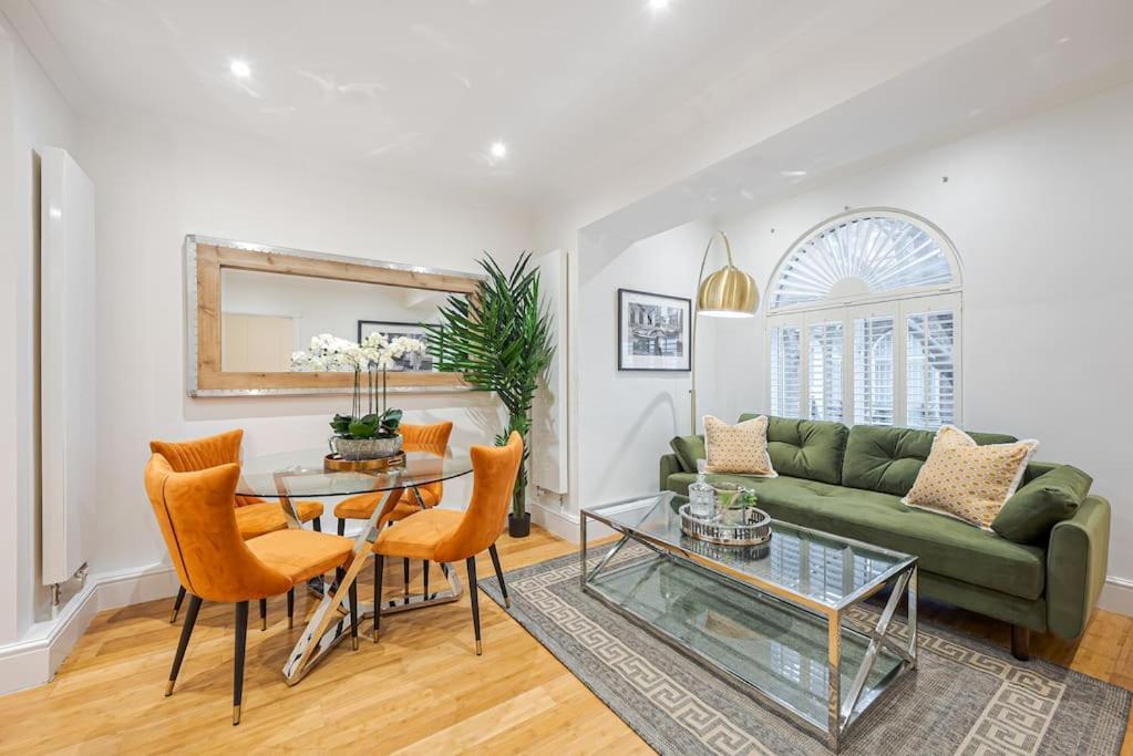 Chic Belgravia Hideaway With Private Patio 10 Mins To Harrods Londres Exterior foto