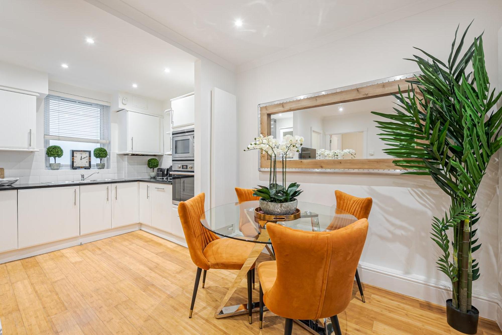 Chic Belgravia Hideaway With Private Patio 10 Mins To Harrods Londres Exterior foto